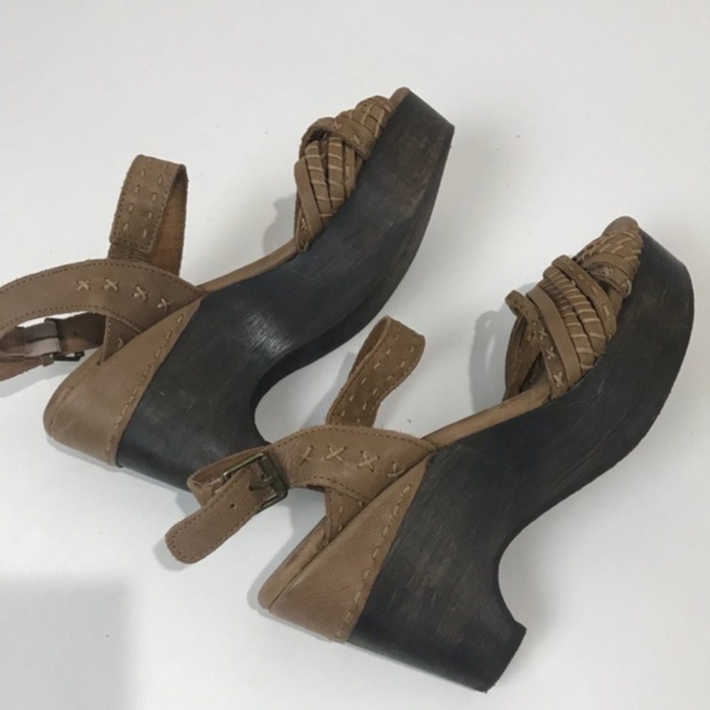 Naughty monkey Calla platform Size 8.5 - Picture 3 of 6
